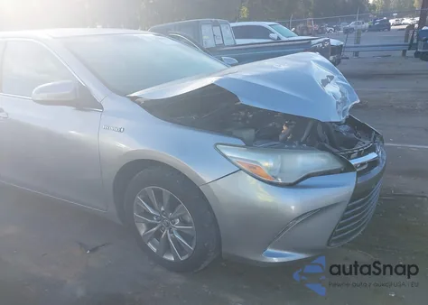 2015 Toyota Camry Hybrid Xle z USA, uszkodzony, nr VIN 4T1BD1FK2FU143167